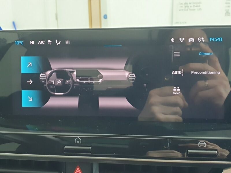 More views of Citroen e-C4 X