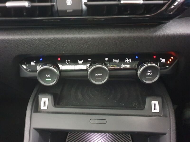 More views of Citroen e-C4 X