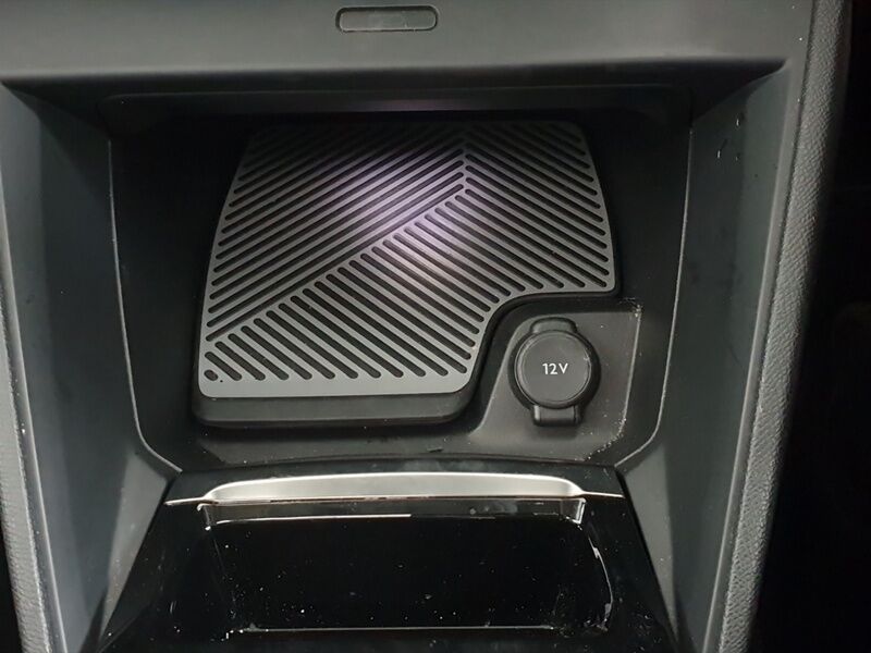 More views of Citroen e-C4 X