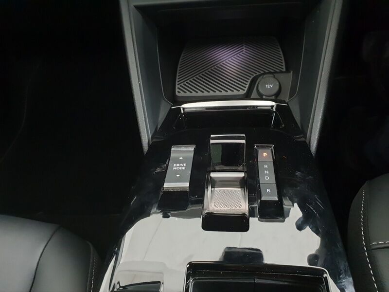 More views of Citroen e-C4 X