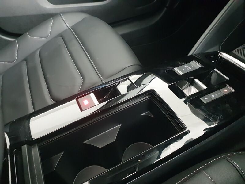 More views of Citroen e-C4 X