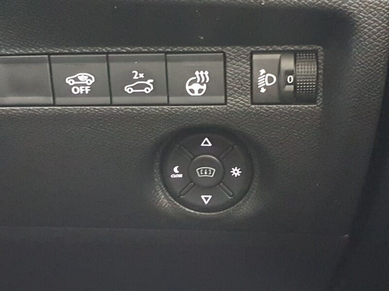 More views of Citroen e-C4 X