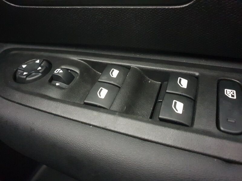 More views of Citroen e-C4 X