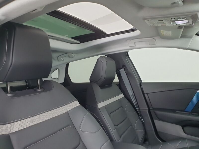 More views of Citroen e-C4 X