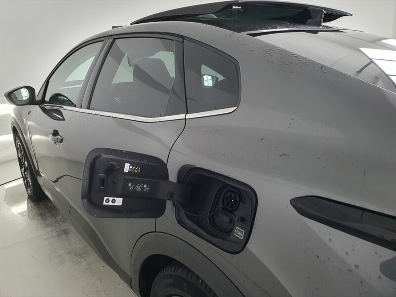 More views of Citroen e-C4 X