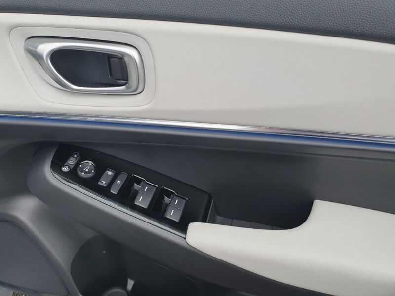 More views of Honda e:Ny1