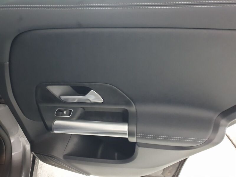 More views of Mercedes-Benz GLA