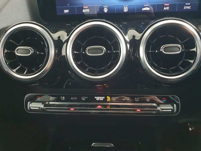 More views of Mercedes-Benz GLA