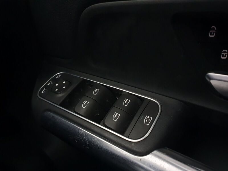 More views of Mercedes-Benz GLA