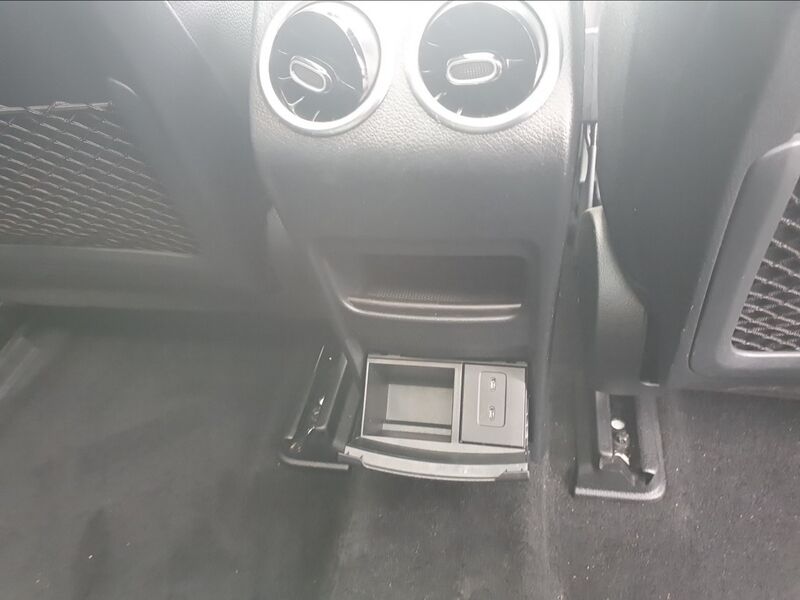 More views of Mercedes-Benz EQB