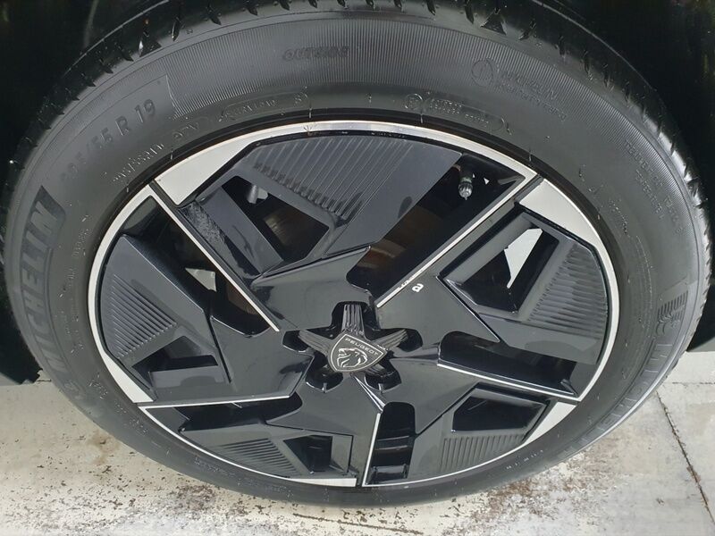 More views of Peugeot 408