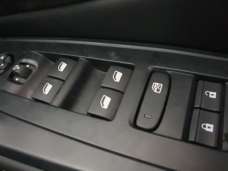 More views of Peugeot 408