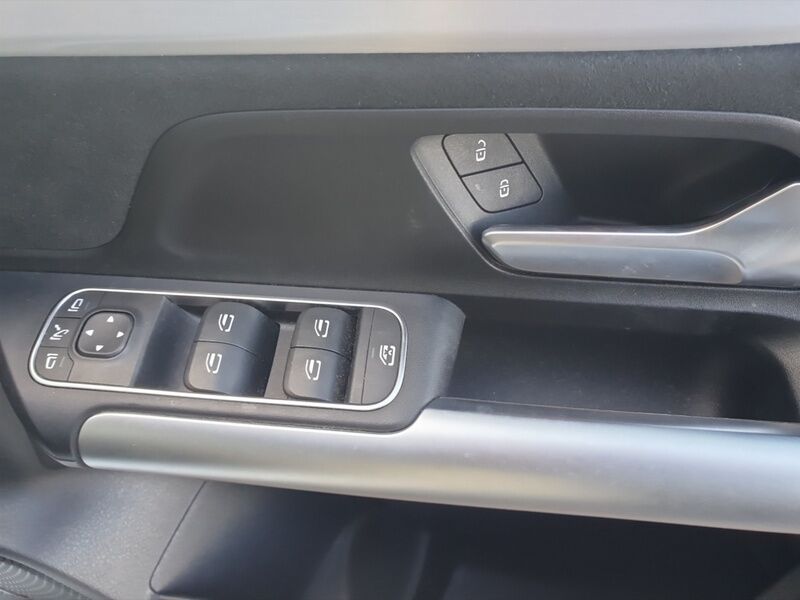 More views of Mercedes-Benz EQA