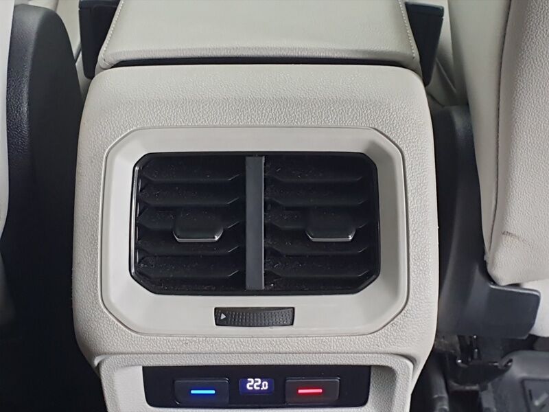 More views of Volkswagen Tiguan Allspace