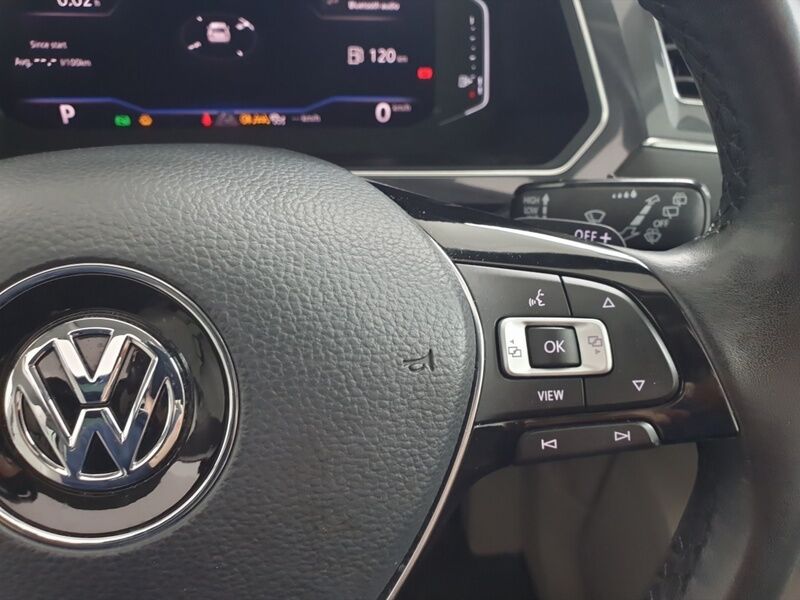 More views of Volkswagen Tiguan Allspace