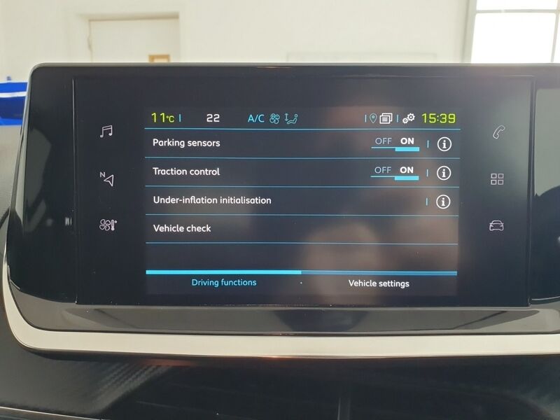 More views of Peugeot 208