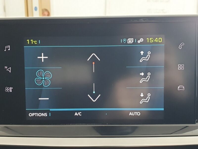 More views of Peugeot 208