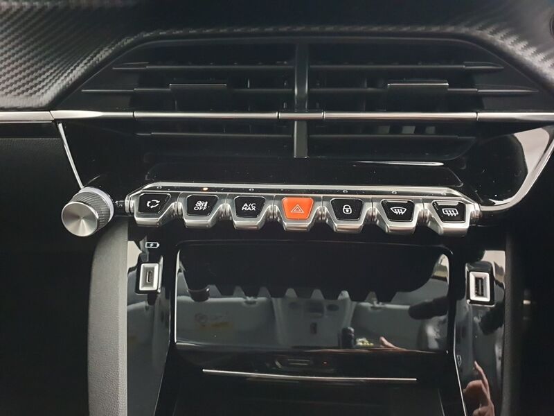 More views of Peugeot 208