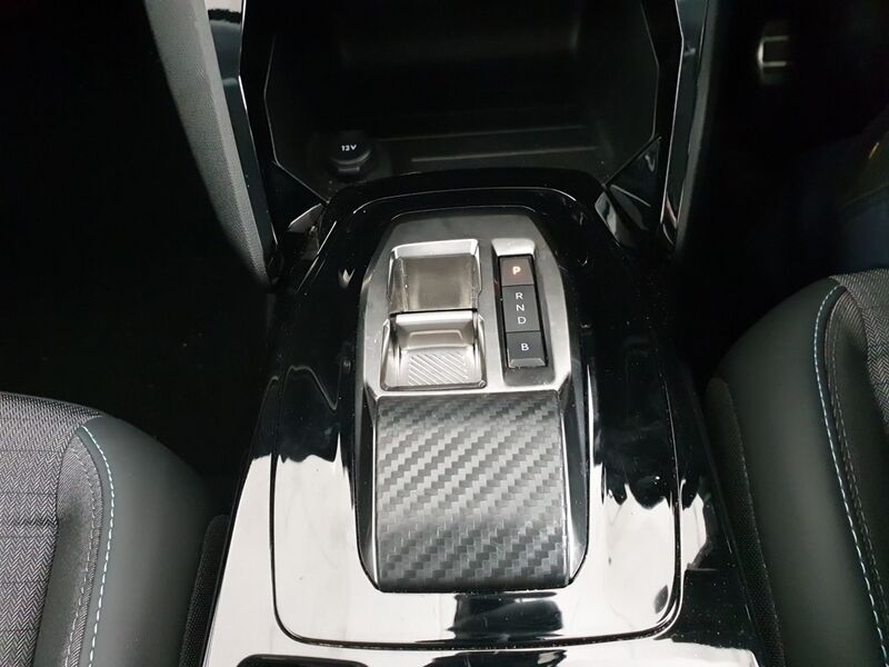 More views of Peugeot 208