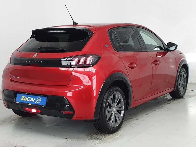 More views of Peugeot 208