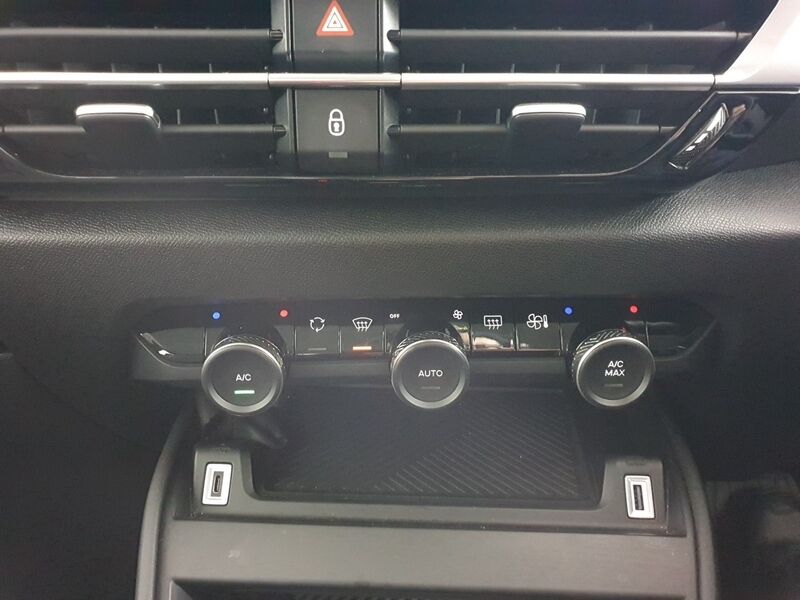 More views of Citroen e-C4