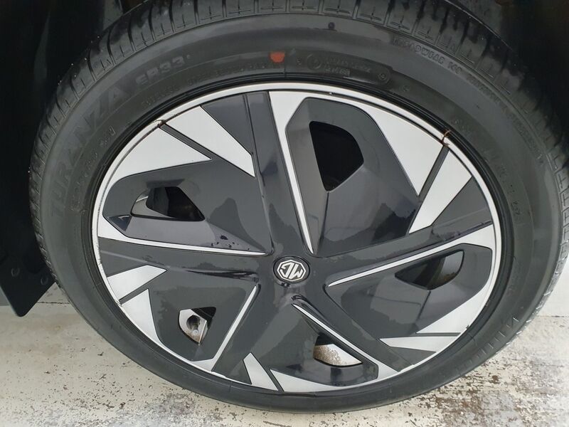 More views of MG MG4