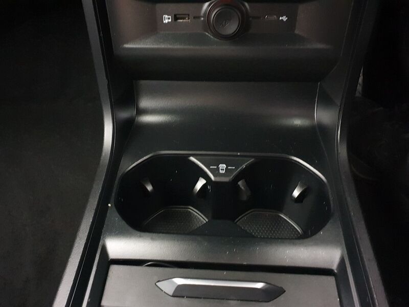 More views of MG MG4