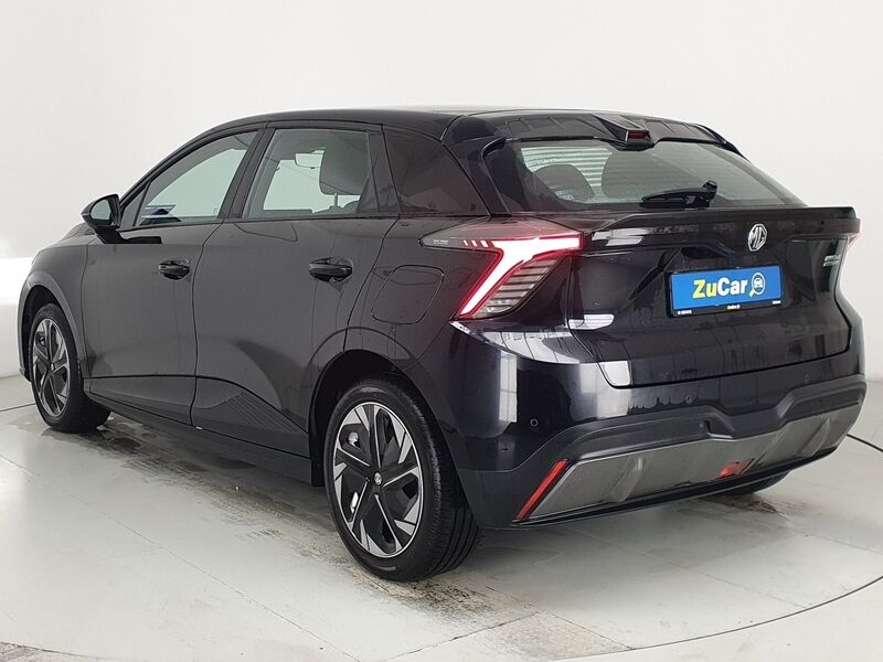 More views of MG MG4