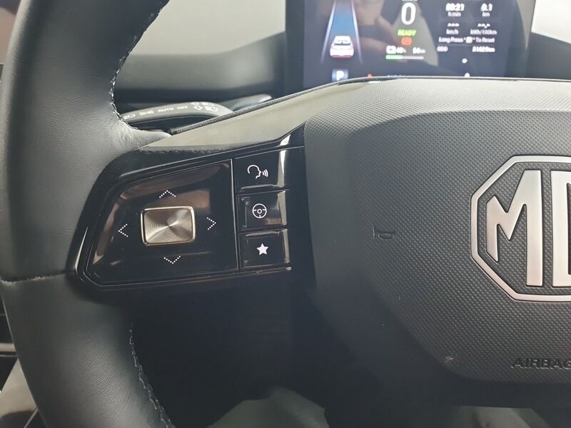 More views of MG MG4