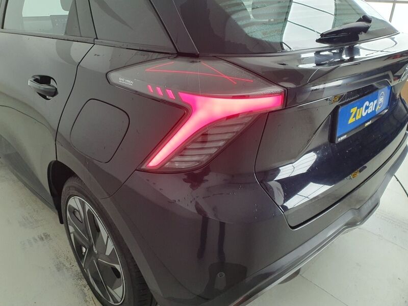 More views of MG MG4