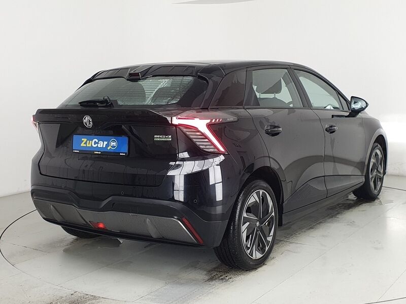 More views of MG MG4