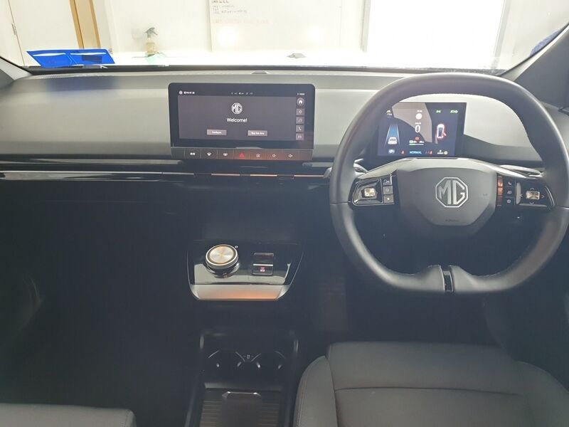 More views of MG MG4