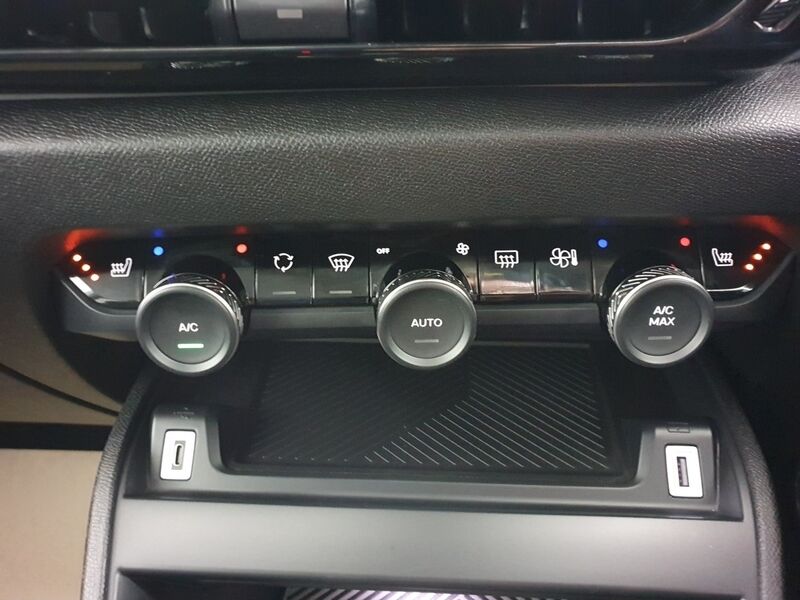 More views of Citroen e-C4