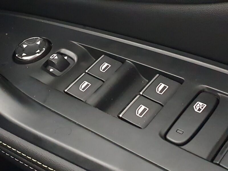 More views of Peugeot 408