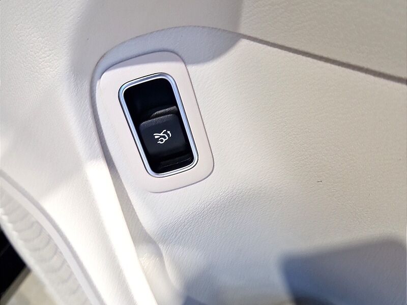 More views of Mercedes-Benz CLA