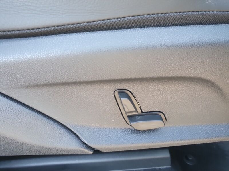 More views of Mercedes-Benz EQC