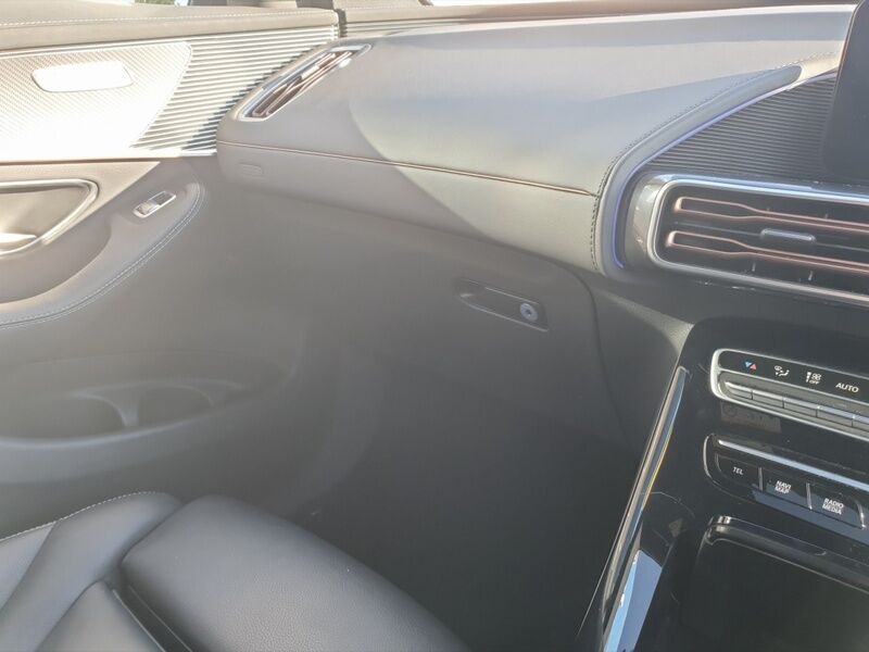 More views of Mercedes-Benz EQC