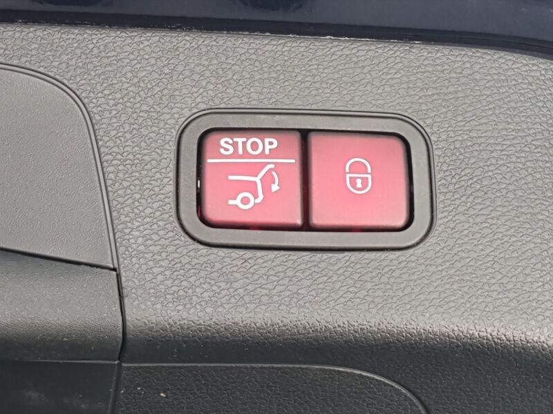 More views of Mercedes-Benz EQC