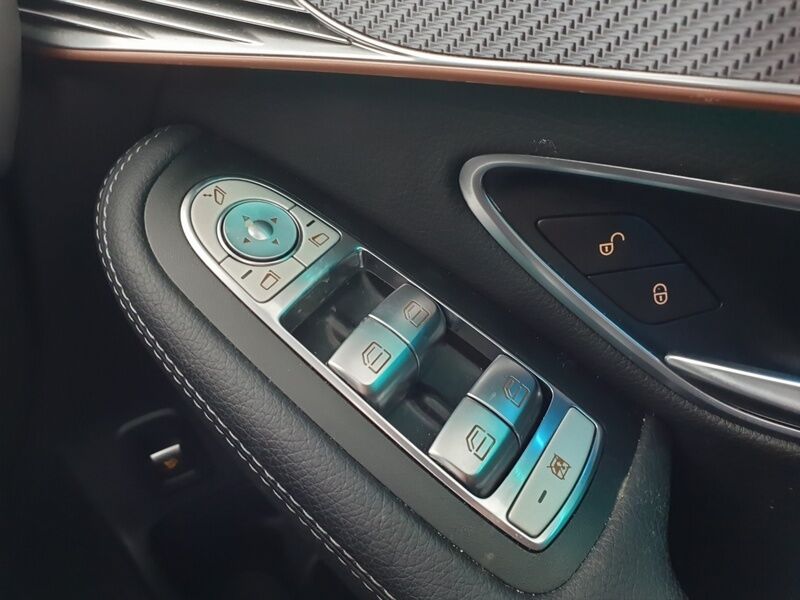 More views of Mercedes-Benz EQC