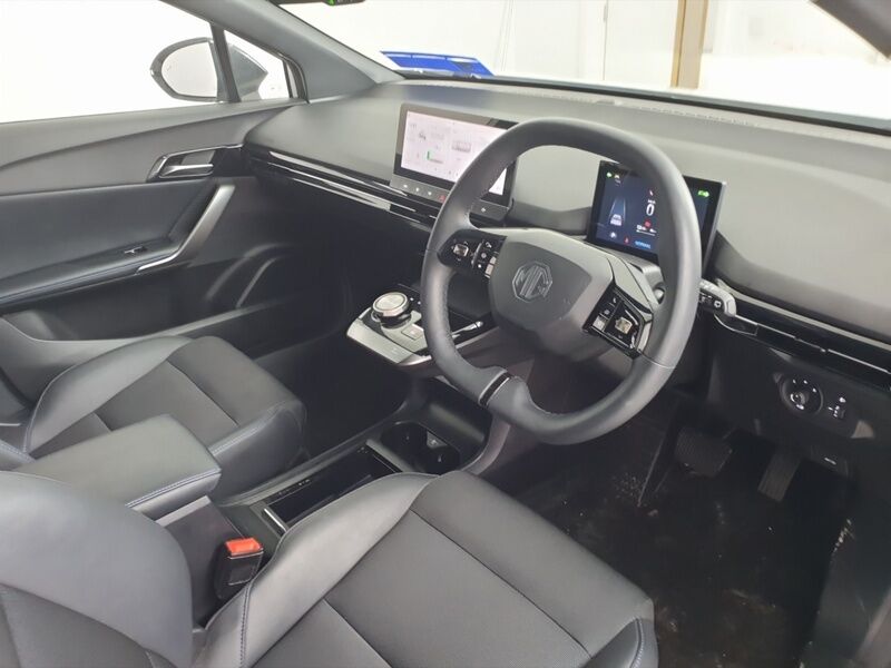 More views of MG MG4