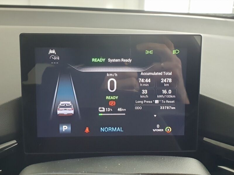 More views of MG MG4