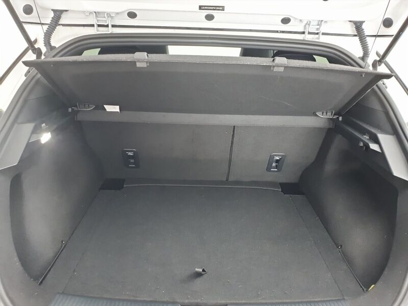 More views of MG MG4