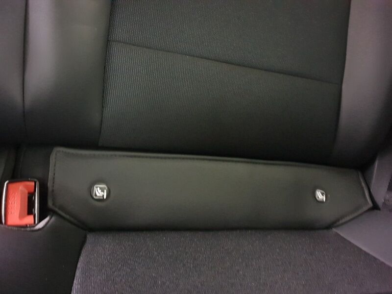 More views of MG MG4