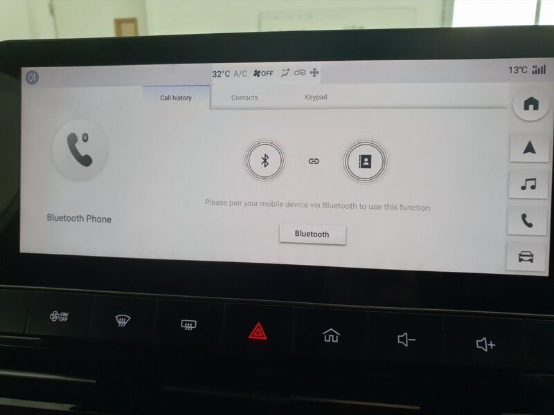 More views of MG MG4
