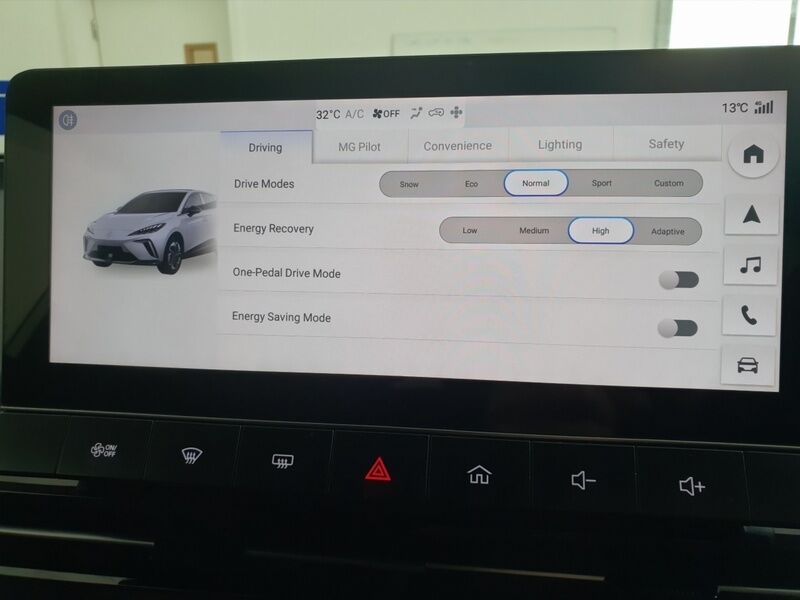 More views of MG MG4