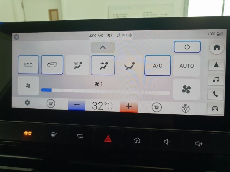 More views of MG MG4