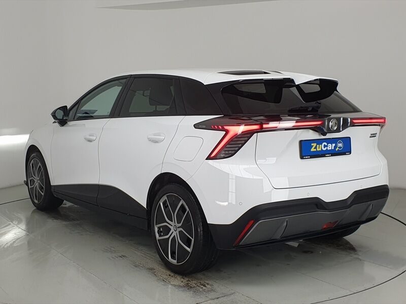 More views of MG MG4