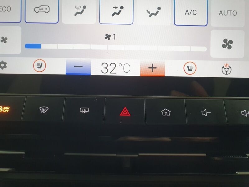 More views of MG MG4