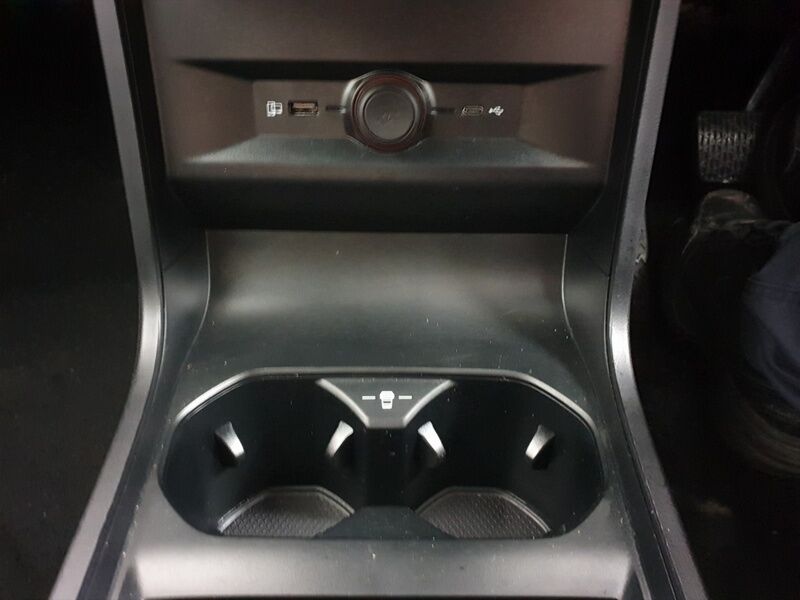 More views of MG MG4