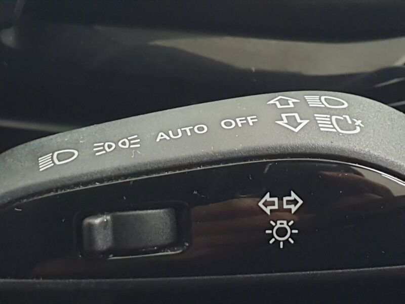 More views of MG MG4